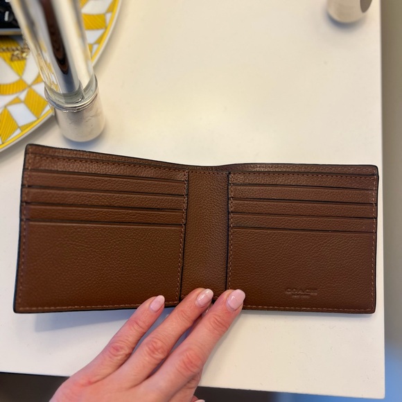 Coach Men’s Wallet - Picture 4 of 6